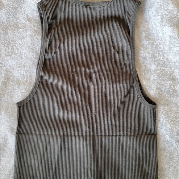 Gray Ribbed Sleeveless Top - Picture 3 of 3